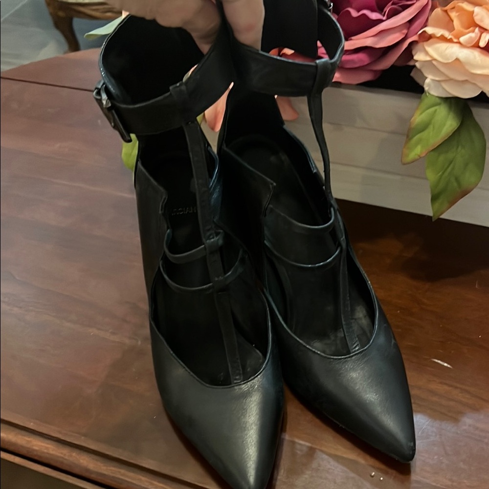 Marciano Leather Elegant Black Strappy Women's Shoes - Picture 7 of 9
